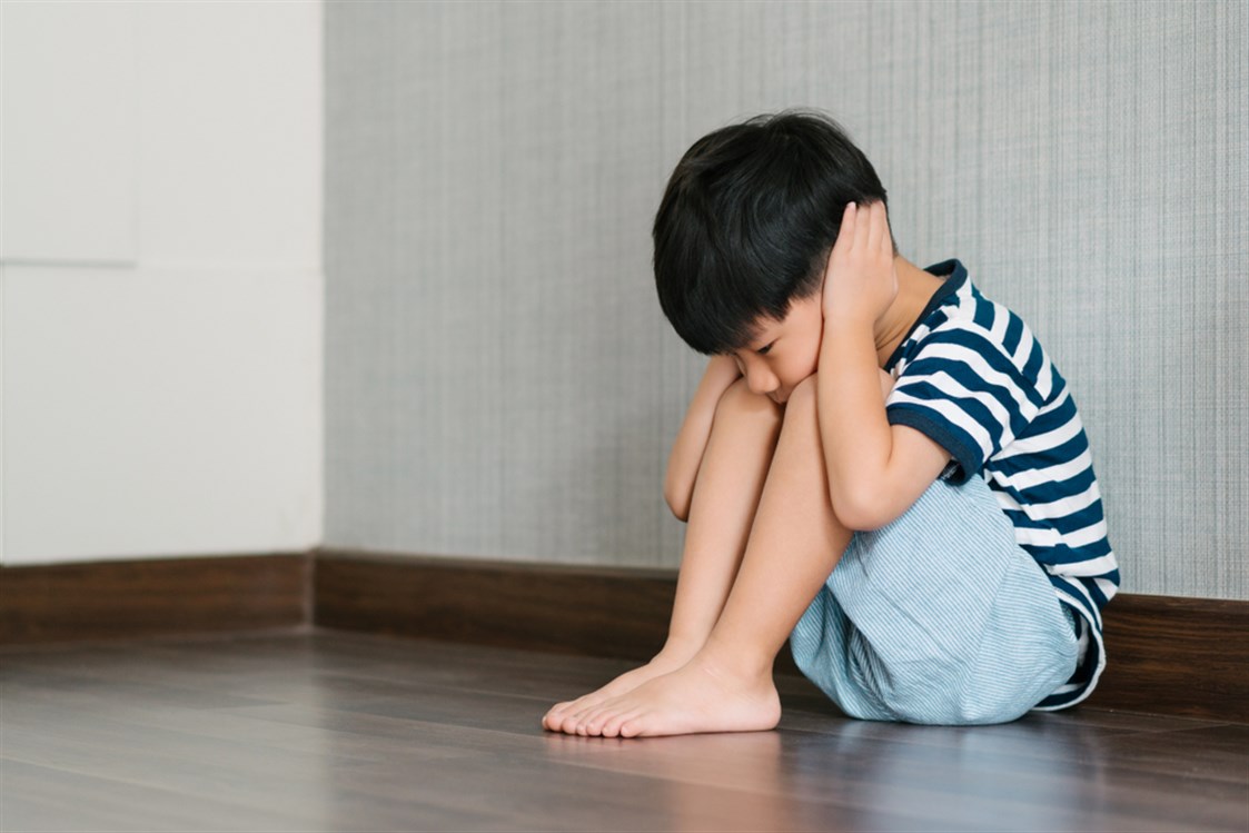 هل العصبية الشديدة من أعراض التوحد عند الطفل